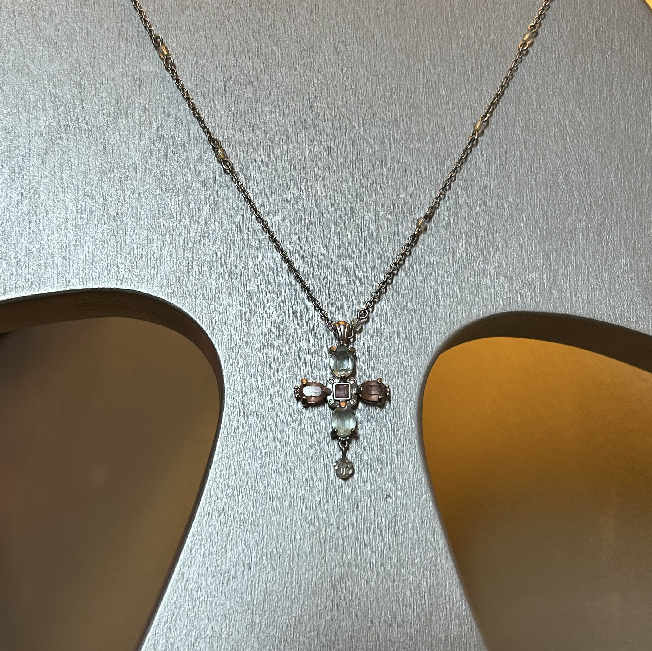 Naszyjnik z krzyżykiem SWAROVSKI - obrazek 2