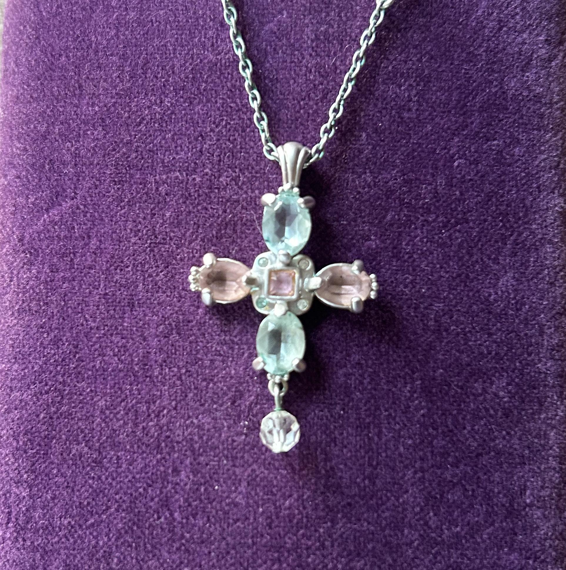 naszyjnik z krzyżykiem Swarovski